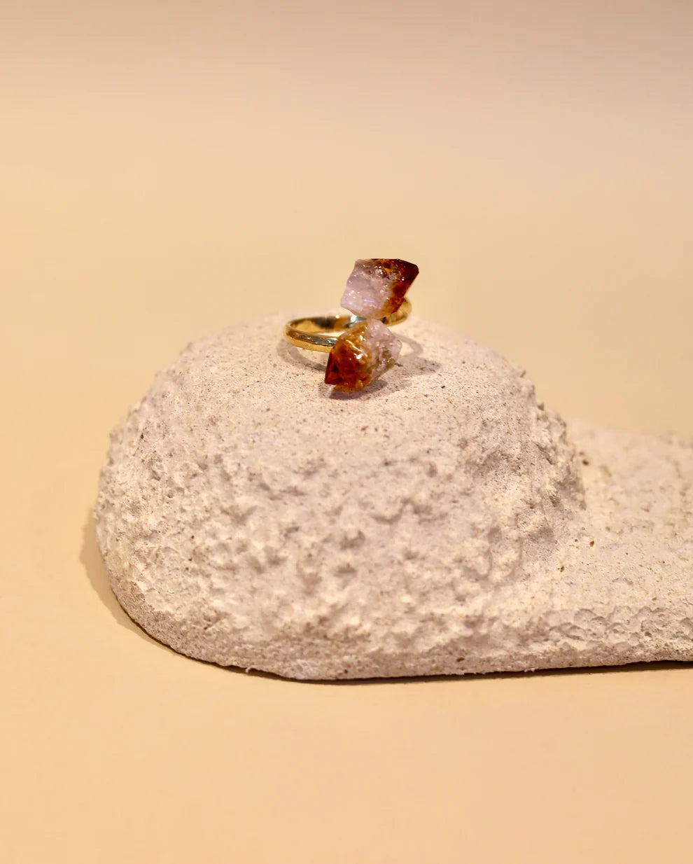 anillo de citrino rustico ajustable