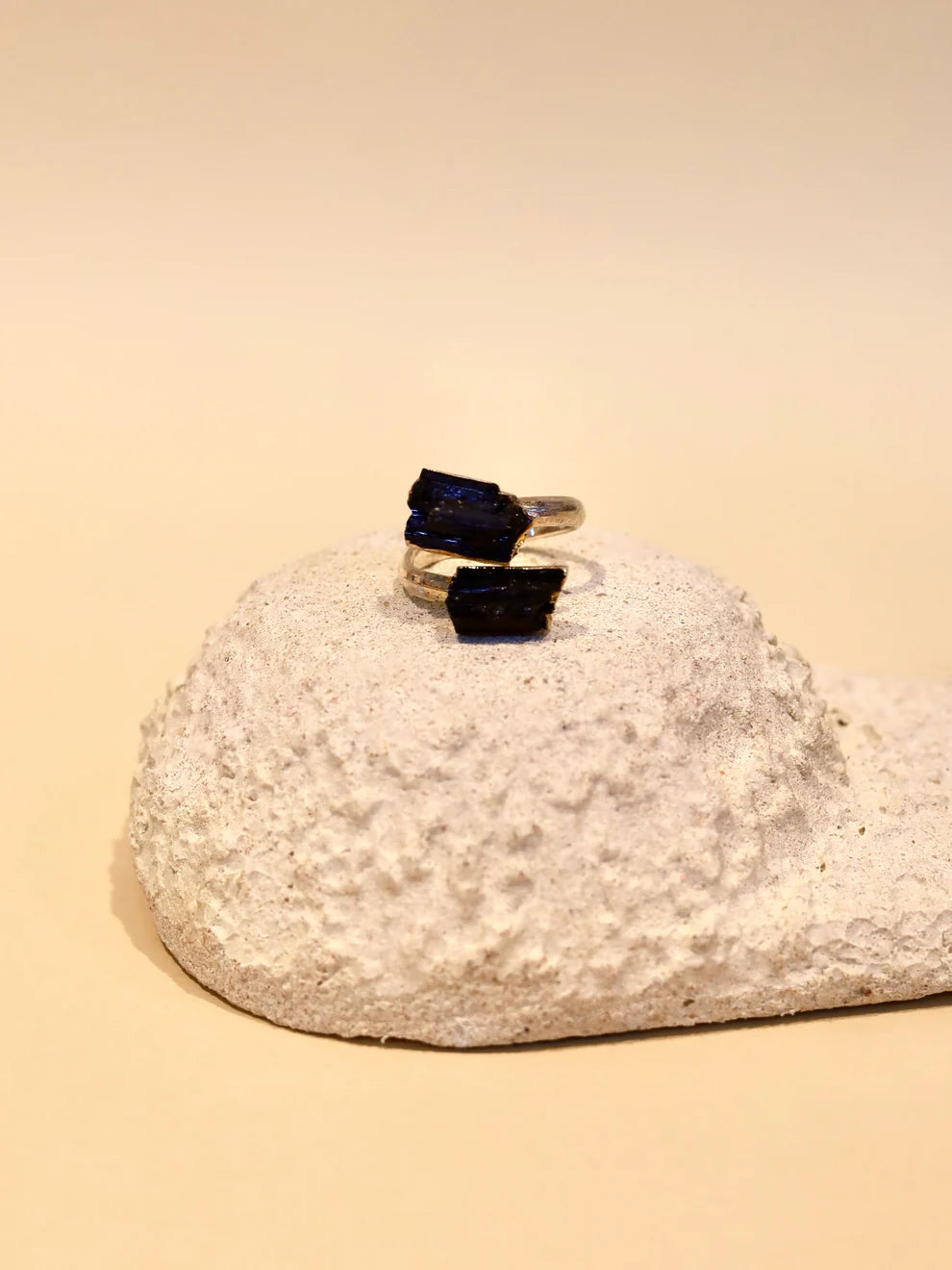 anillo de turmalina rustica ajustable