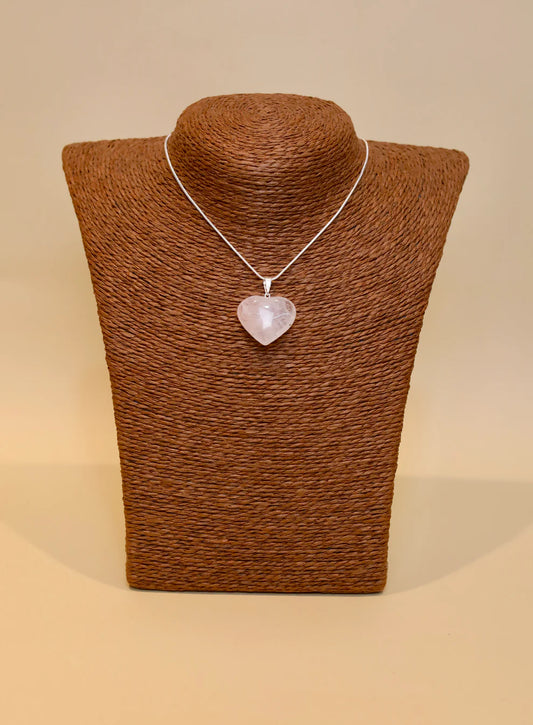 Dije de corazon cuarzo rosa